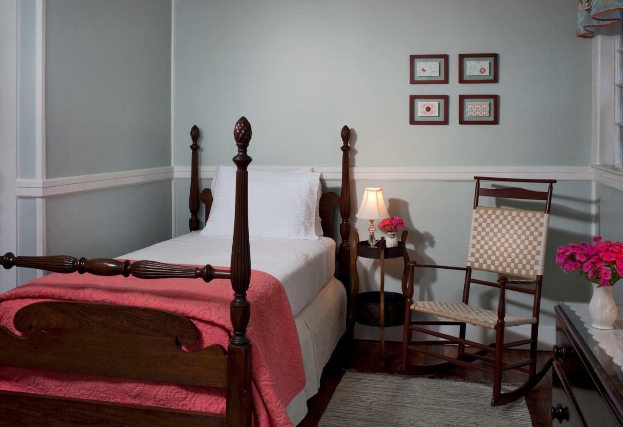 Newcastle Inn Екстер'єр фото